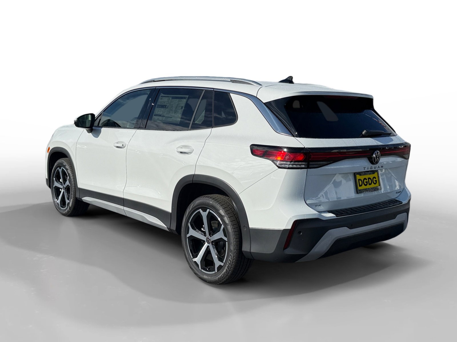 New 2026 Volkswagen Tiguan SE AWD/4WD image 3