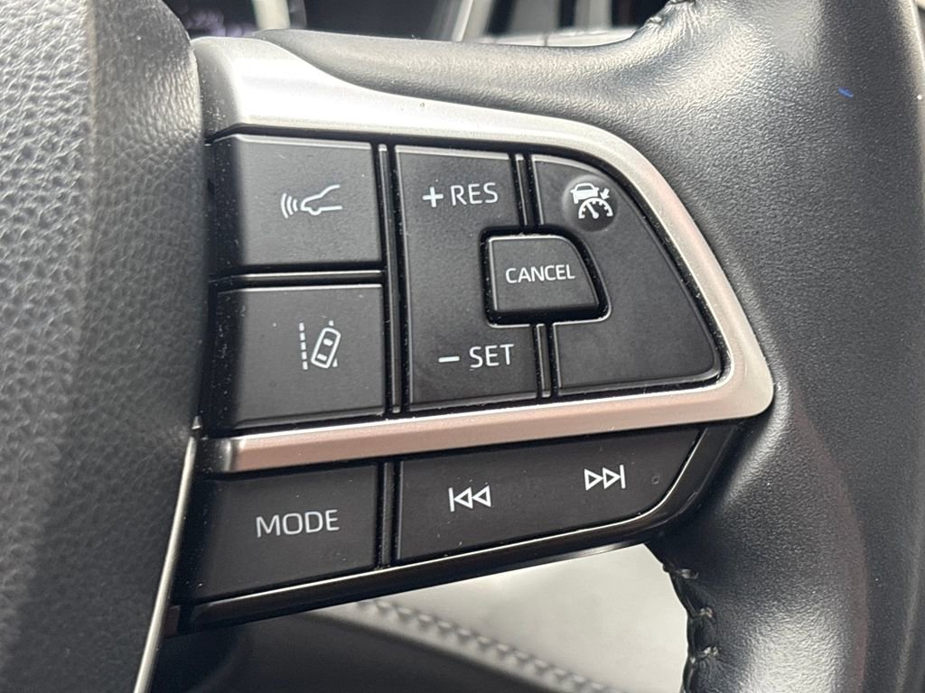 Used 2022 Toyota Highlander XLE image 21