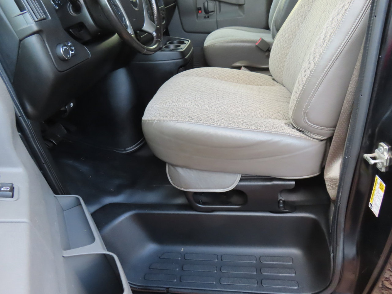 Used 2017 Chevrolet Express 2500 LS image 10