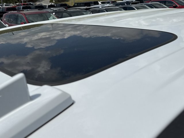 New 2026 GMC Sierra 1500 SLT image 15