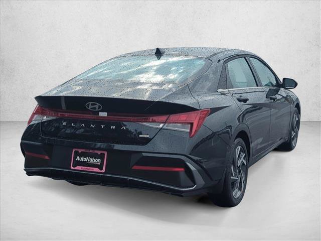 Certified 2025 Hyundai Elantra Limited FWD image 2