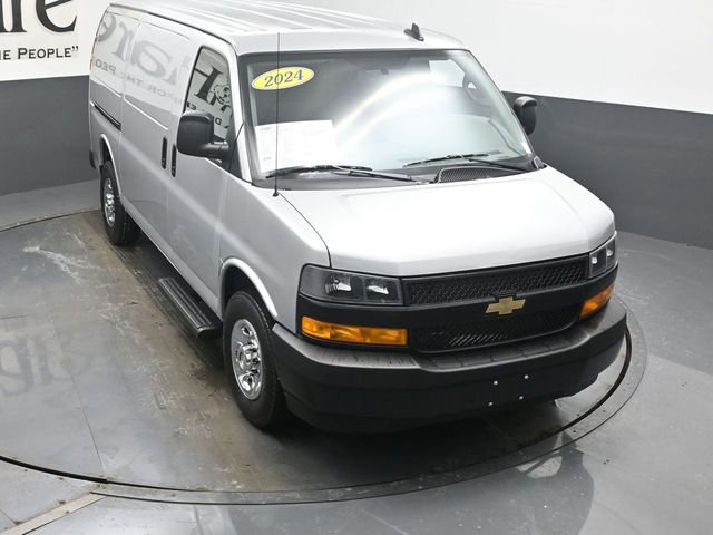Used 2024 Chevrolet Express 3500 image 37