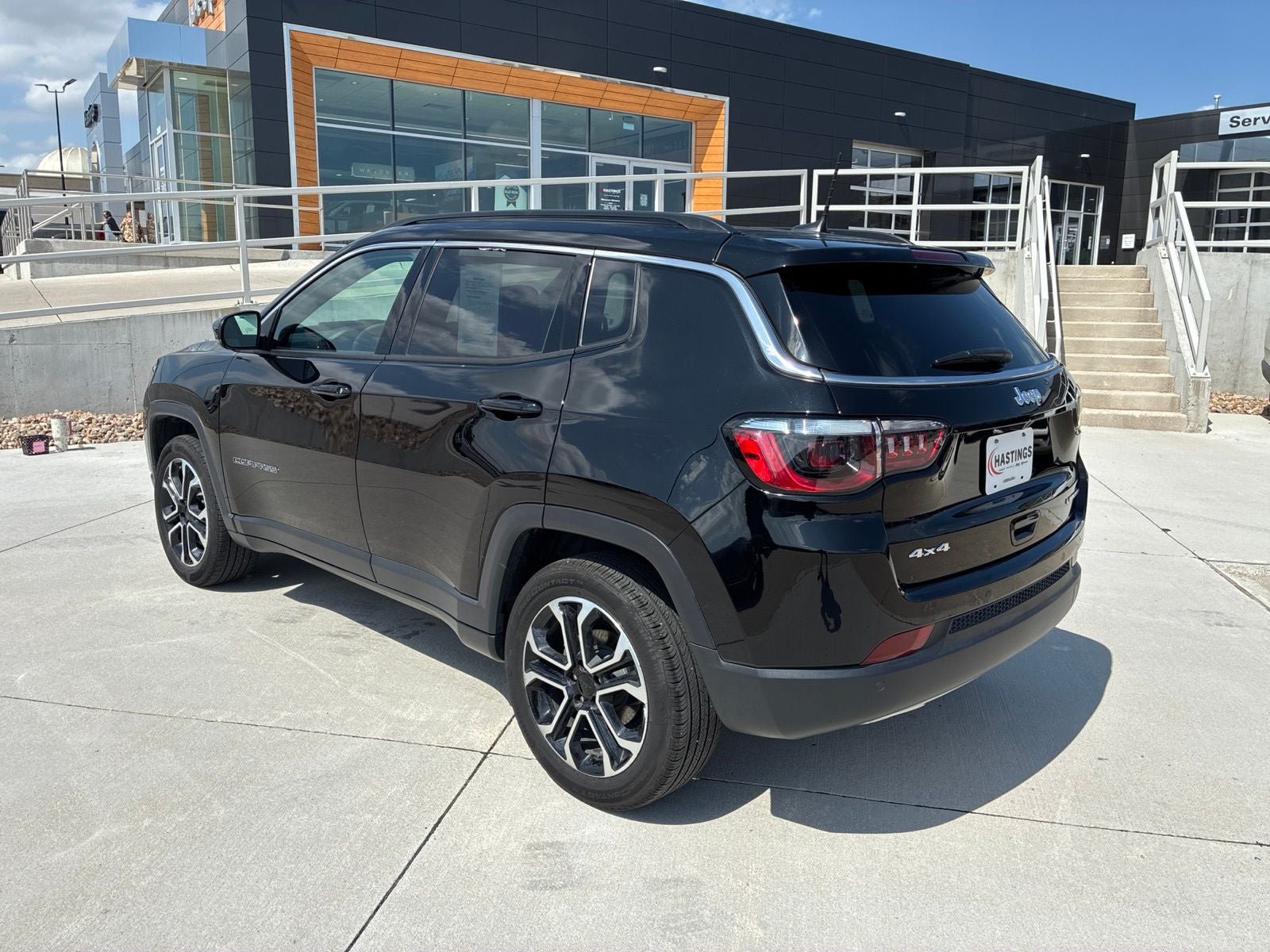 Used 2023 Jeep Compass Limited AWD/4WD image 3