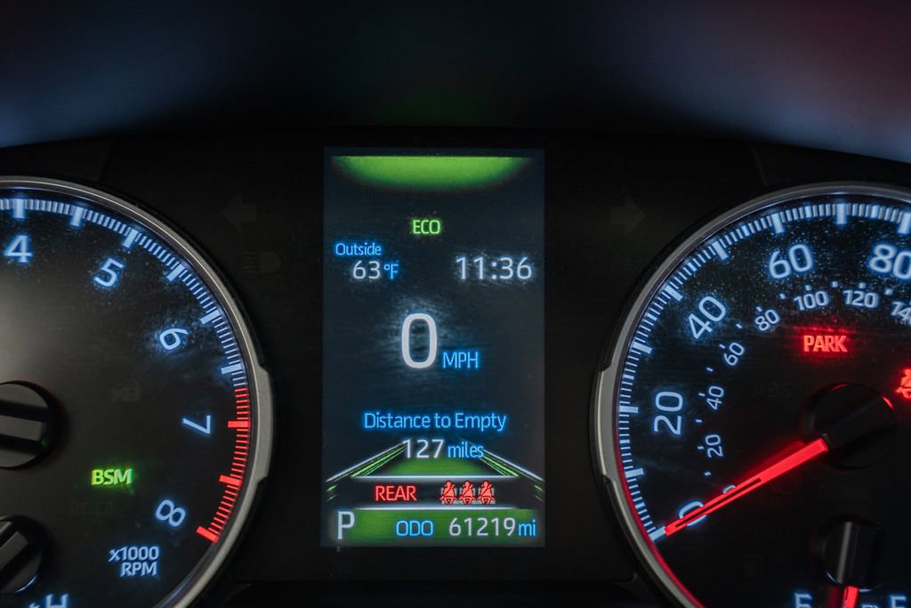 Used 2021 Toyota RAV4 XLE w/ Convenience Package FWD image 40