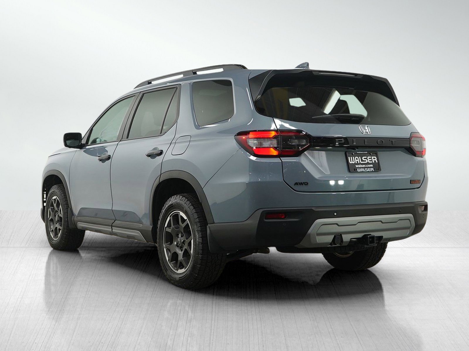 Used 2024 Honda Pilot TrailSport image 3