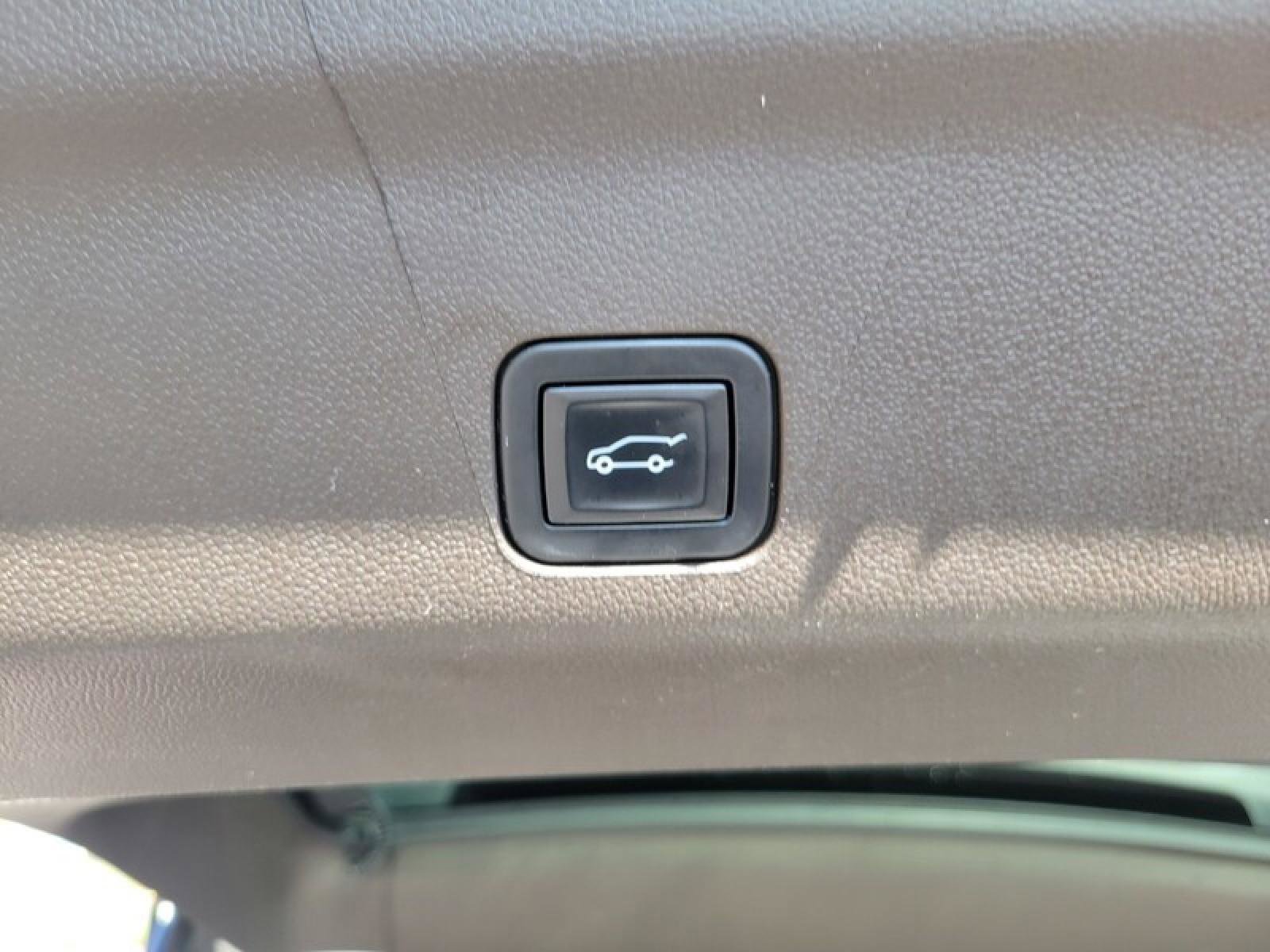 Used 2022 GMC Yukon XL SLT w/ SLT Premium Package image 29