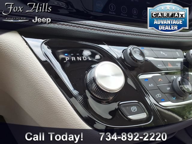 Used 2019 Chrysler Pacifica Limited w/ Tire & Wheel Group FWD image 24