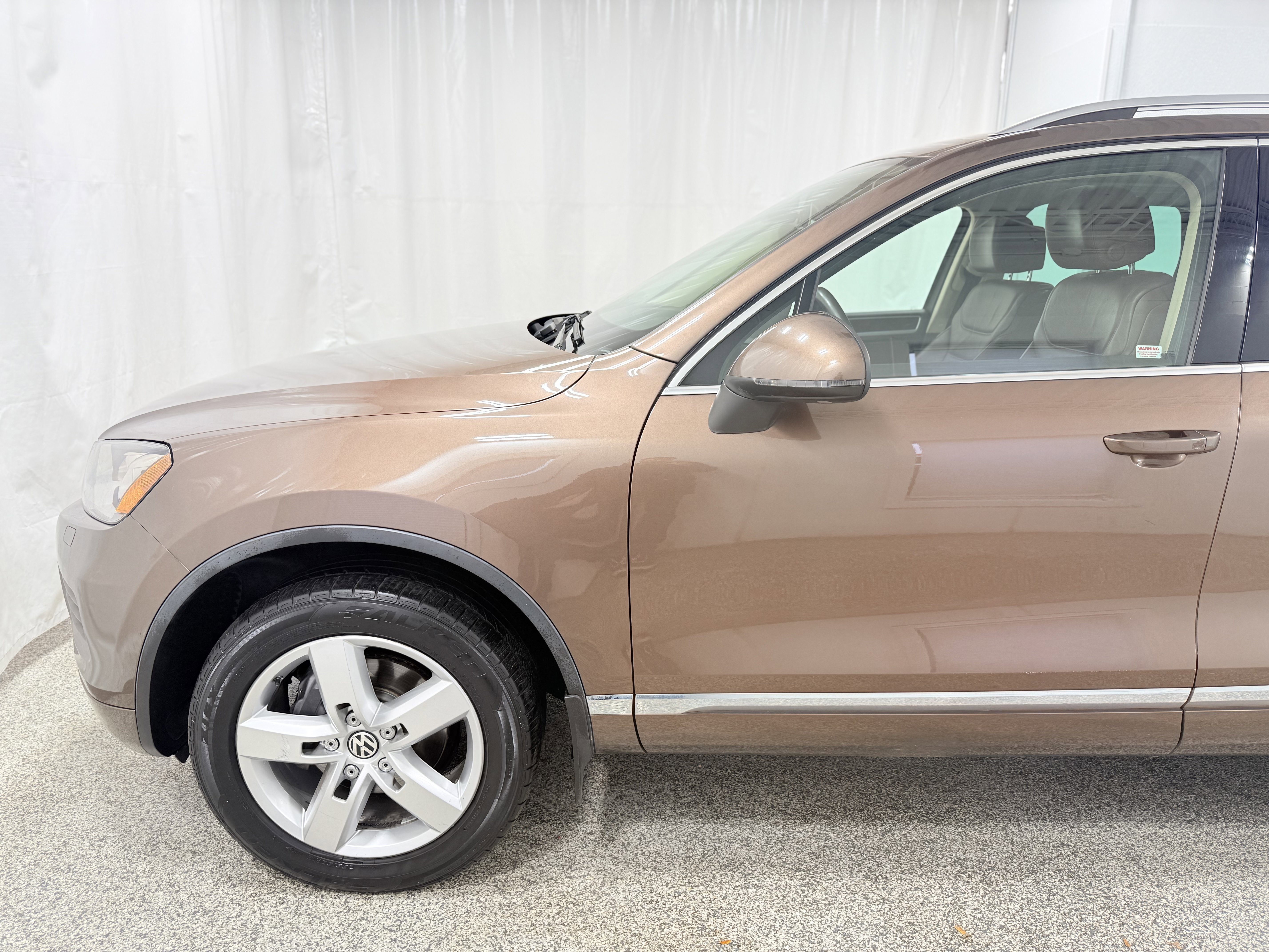 Used 2014 Volkswagen Touareg TDI image 4