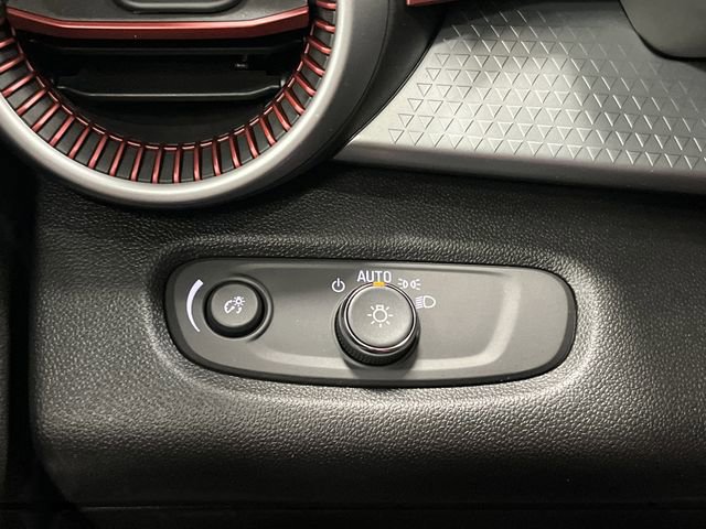 Used 2025 Chevrolet Trax RS w/ Sunroof Package image 23