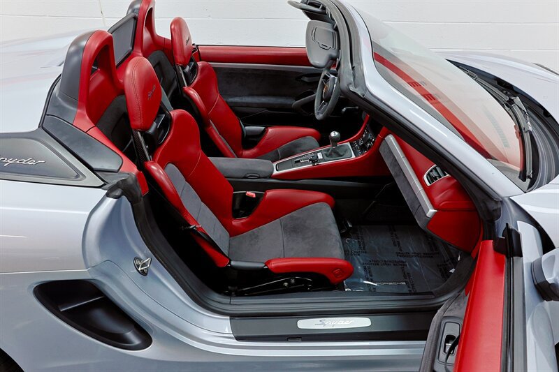 Used 2016 Porsche Boxster Spyder RWD image 98
