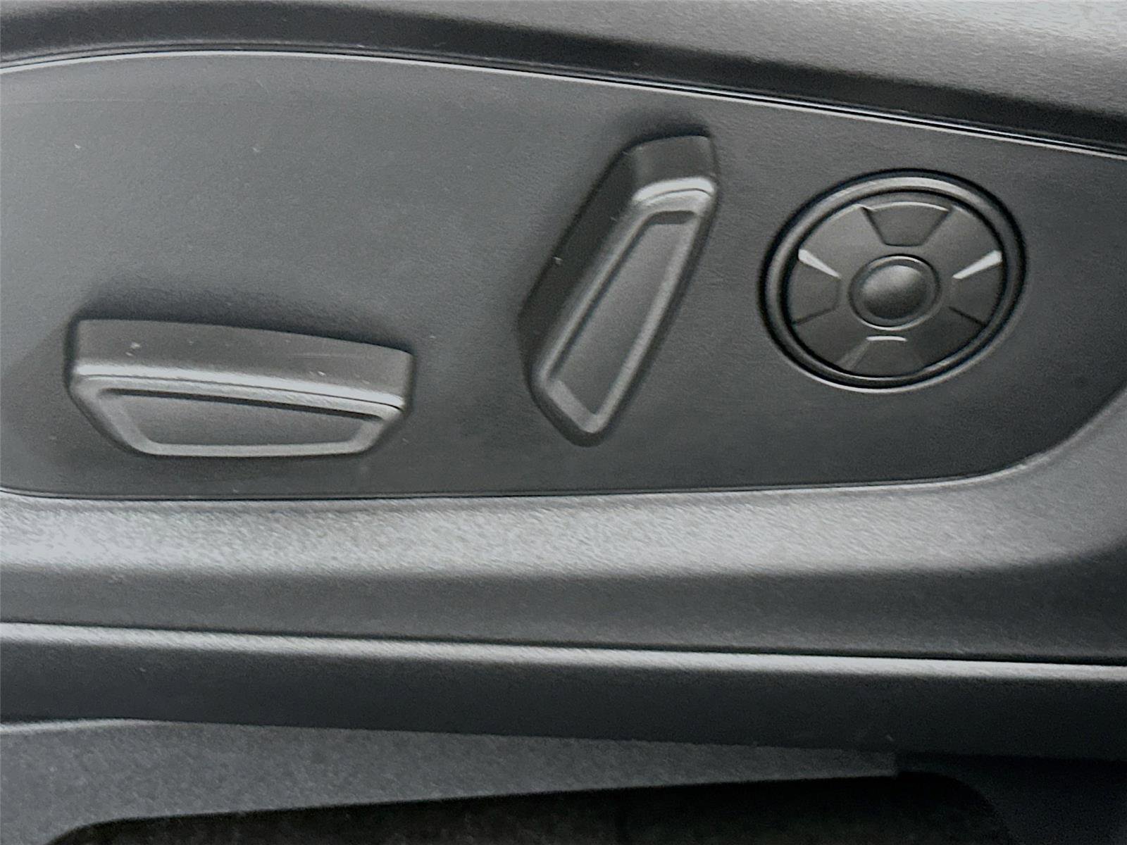 Used 2025 Ford Explorer Platinum w/ LUX Leather Package image 19