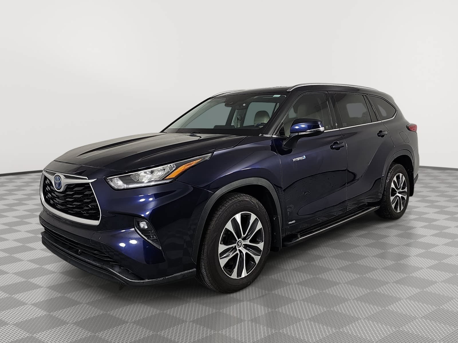 Used 2020 Toyota Highlander XLE AWD/4WD image 4