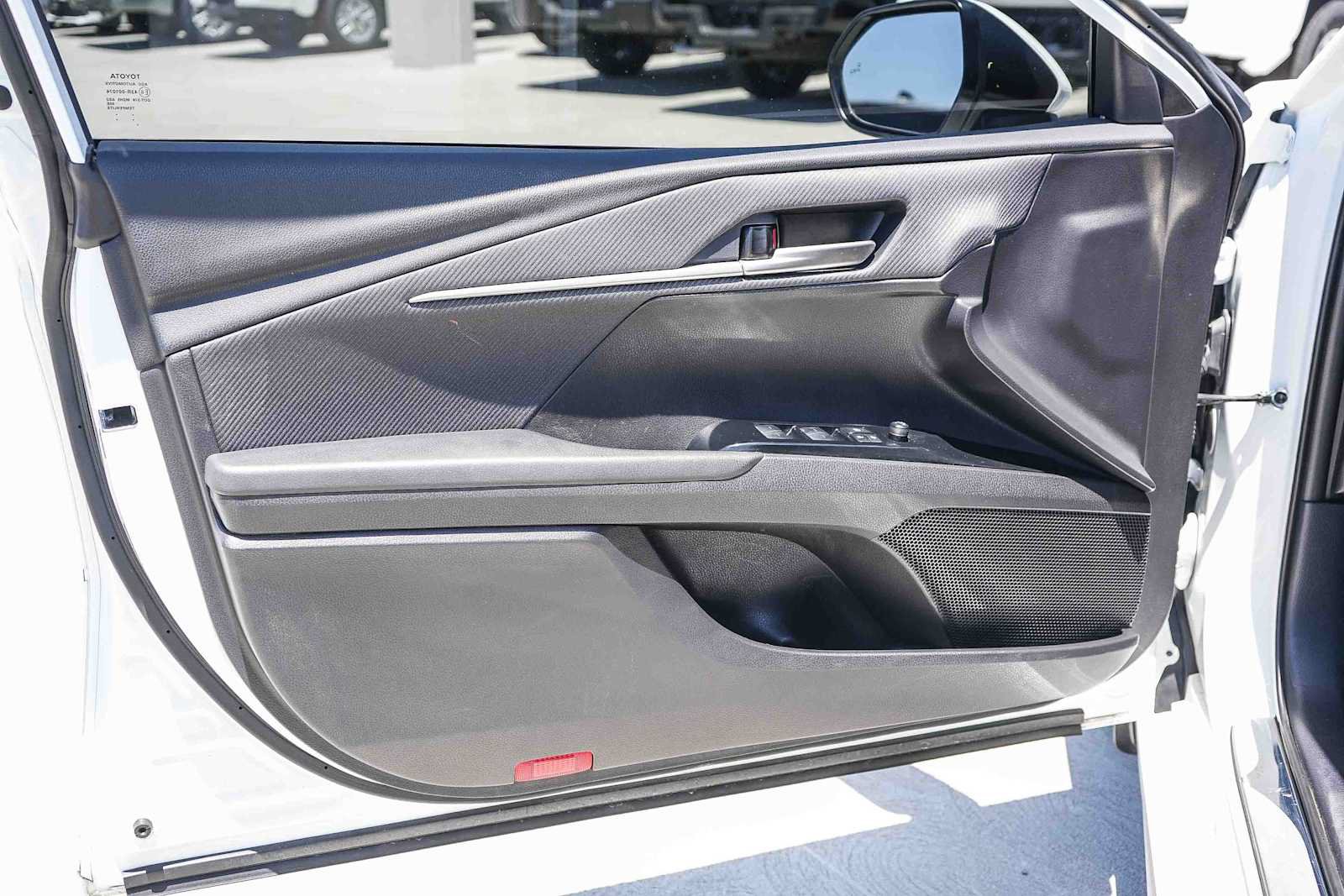 Used 2025 Toyota Camry SE FWD image 23