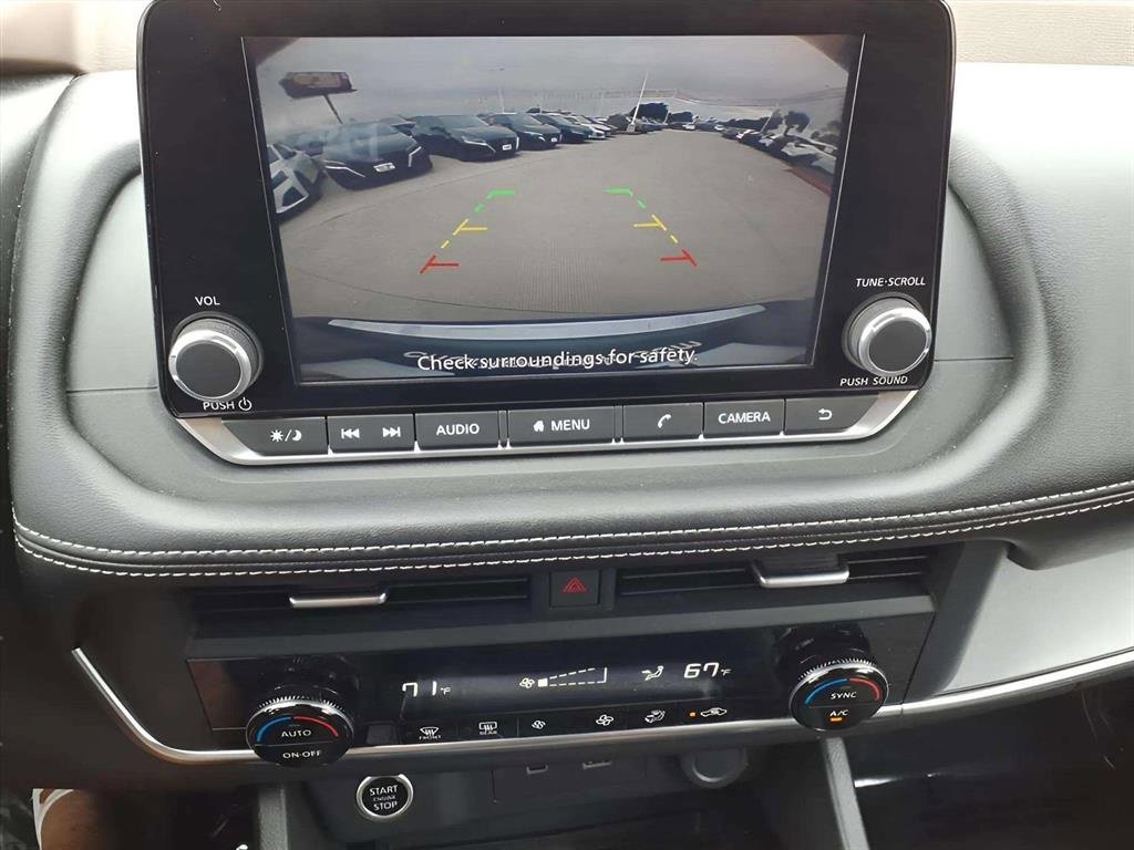 Used 2023 Nissan Rogue SV image 15