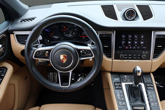 Used 2018 Porsche Macan Sport Edition AWD/4WD image 16
