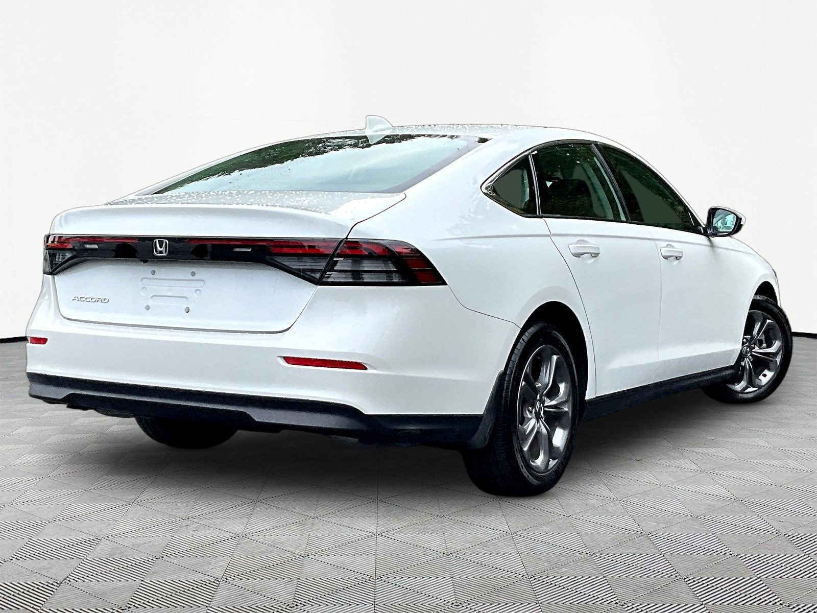 Used 2023 Honda Accord EX image 6