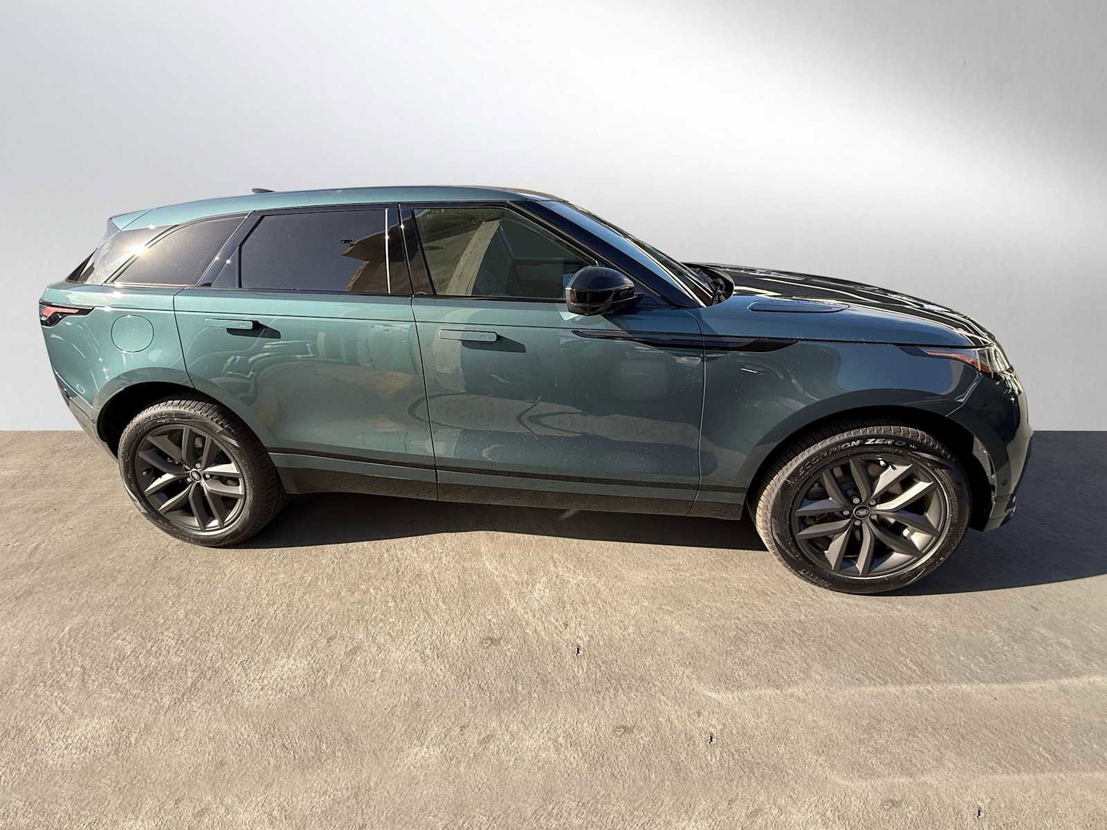 New 2026 Land Rover Range Rover Velar Dynamic SE image 8