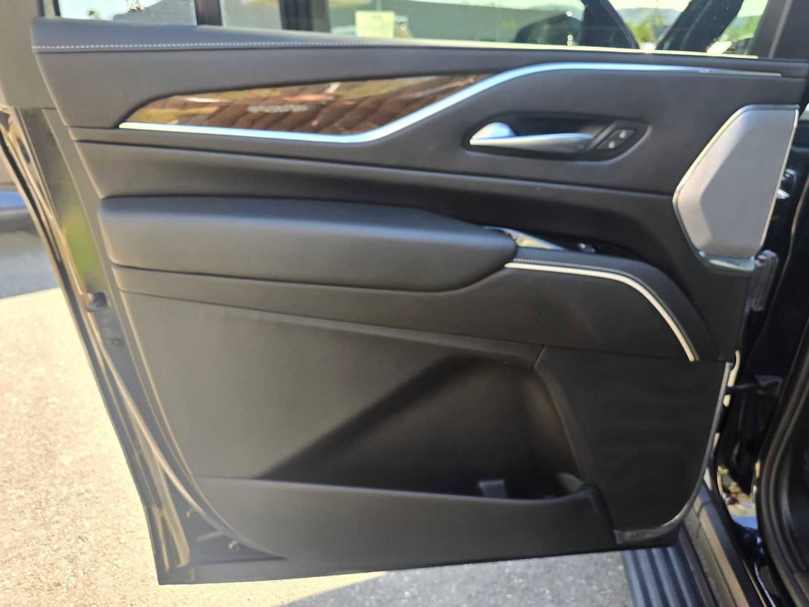 Used 2024 Cadillac Escalade ESV Premium Luxury Platinum image 20