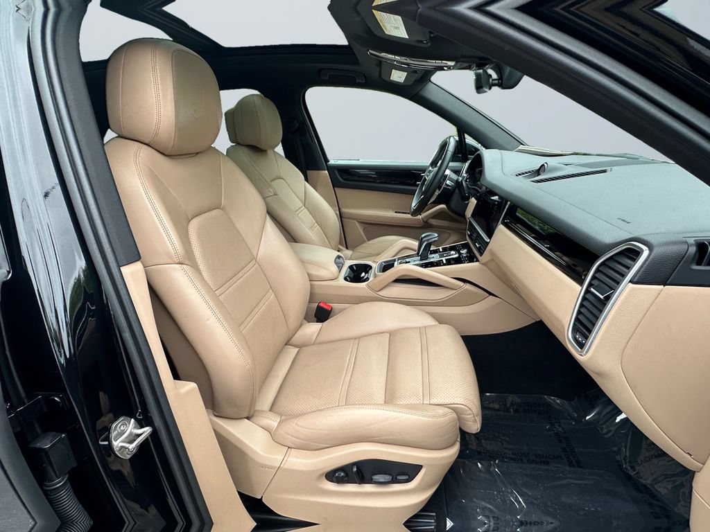 Used 2023 Porsche Cayenne AWD/4WD image 15