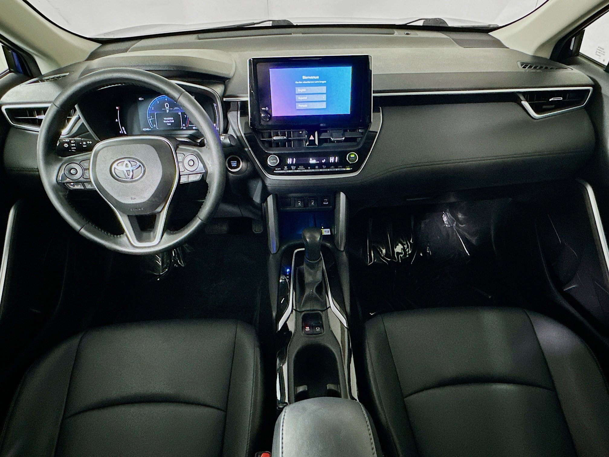 Used 2023 Toyota Corolla Cross XLE w/ Convenience Package image 27