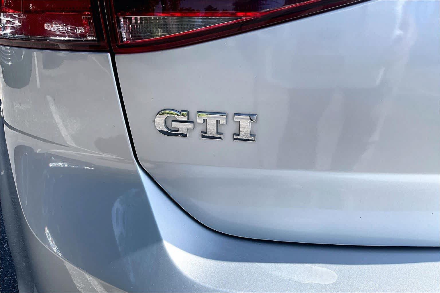 Used 2015 Volkswagen GTI S w/ Lighting Package (SEL) FWD image 10