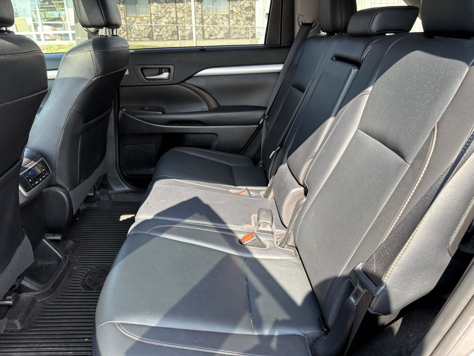 Used 2019 Toyota Highlander XLE image 22