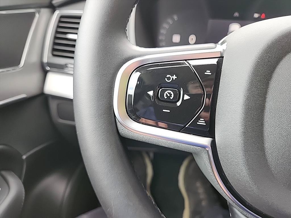 Certified 2025 Volvo XC90 B5 Core w/ Climate Package AWD/4WD image 13
