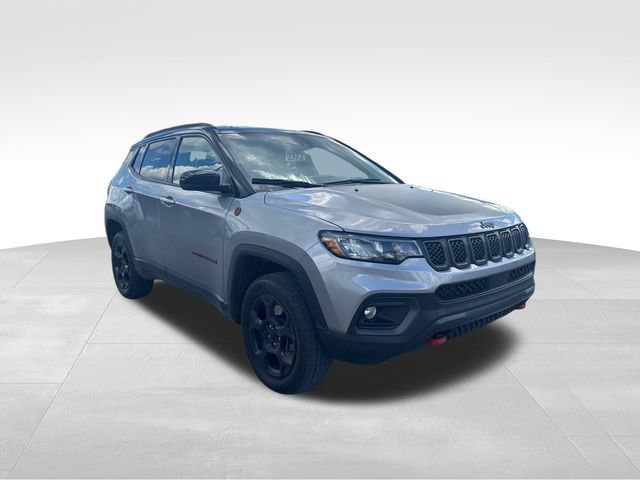 Used 2024 Jeep Compass Trailhawk AWD/4WD image 3