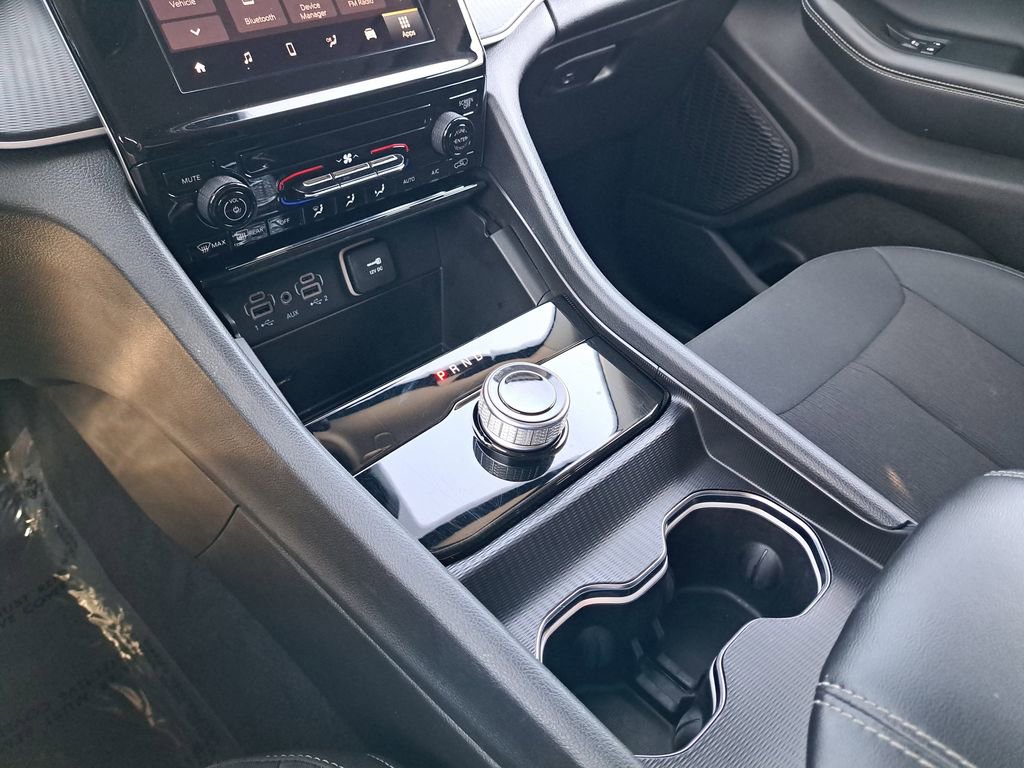 Used 2023 Jeep Grand Cherokee L Laredo image 29