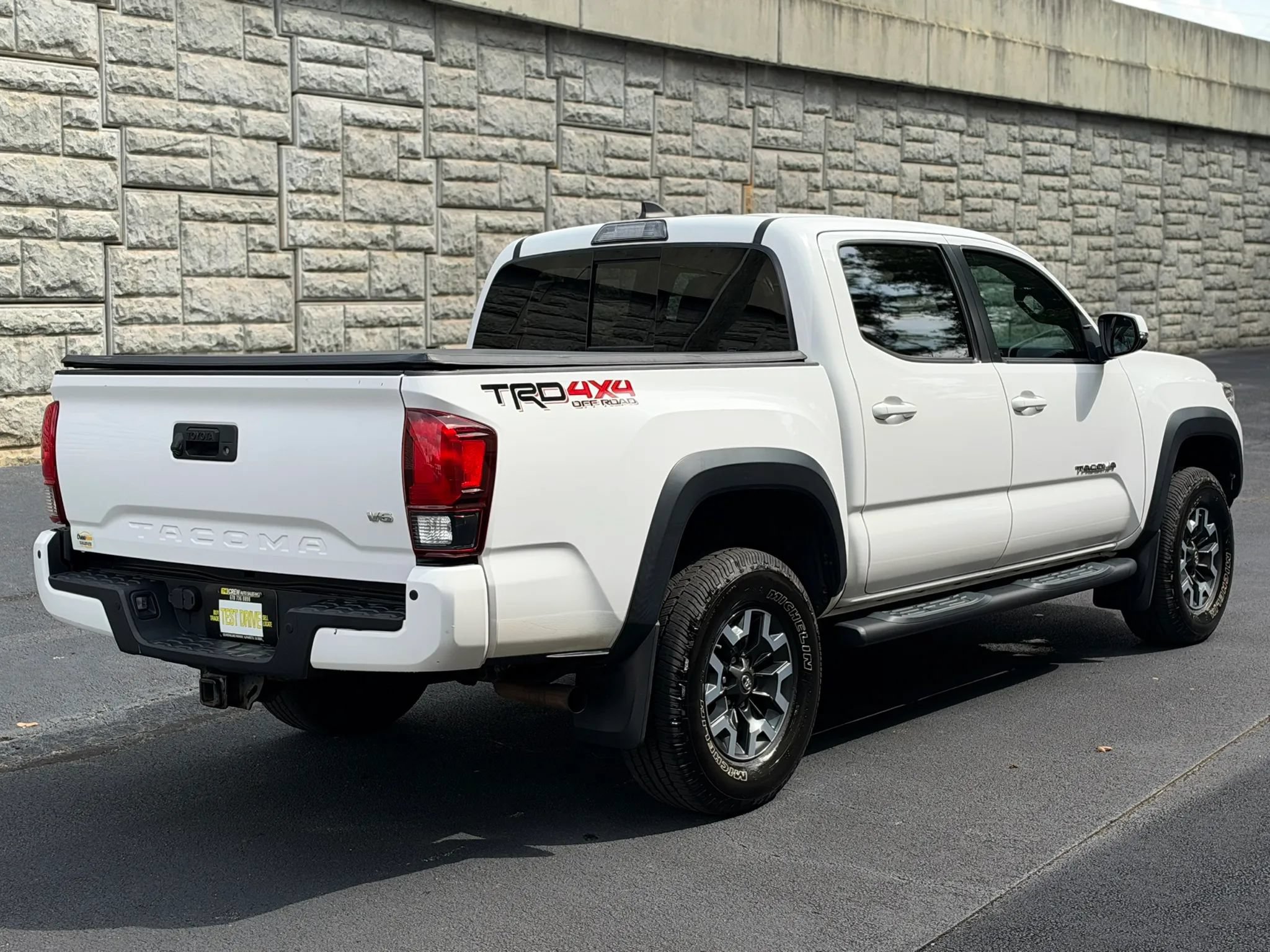 Used 2019 Toyota Tacoma TRD Off-Road w/ Technology Package AWD/4WD image 5
