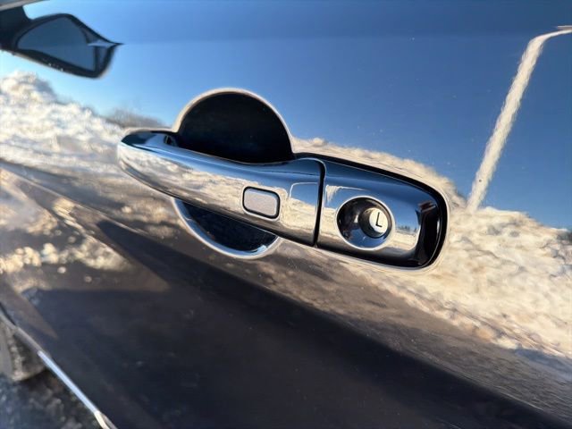 Used 2019 Ford Explorer XLT image 20