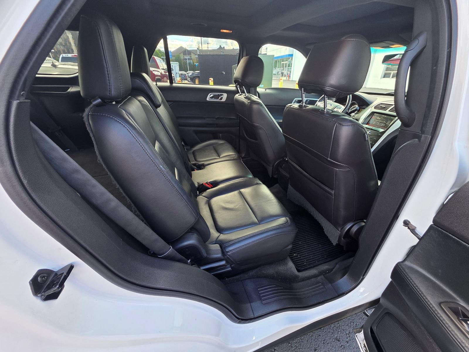 Used 2015 Ford Explorer XLT w/ Equipment Group 202A AWD/4WD image 14