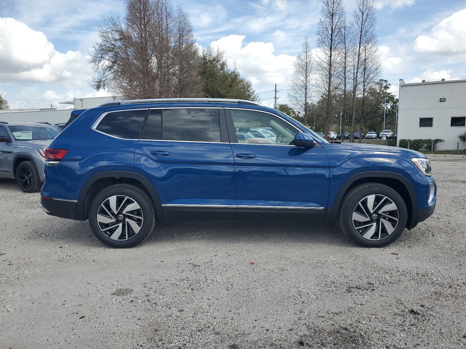 New 2025 Volkswagen Atlas SEL image 5