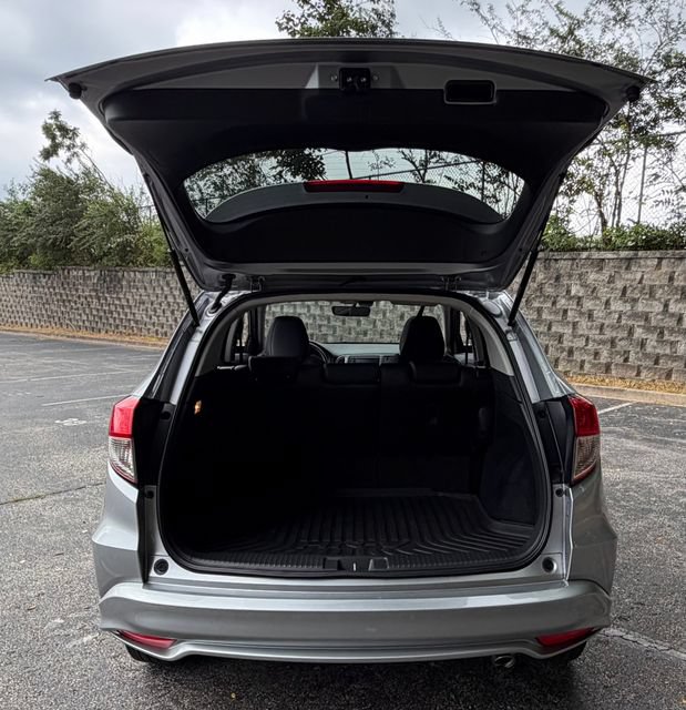 Used 2020 Honda HR-V Touring image 39