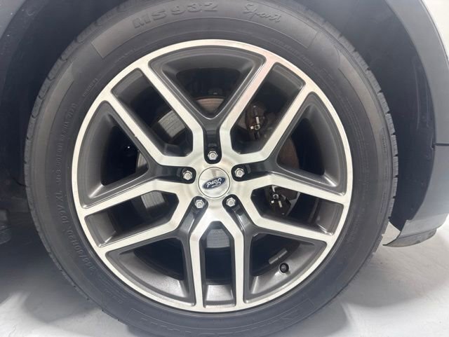 Used 2017 Ford Explorer Sport w/ Equipment Group 401A AWD/4WD image 2