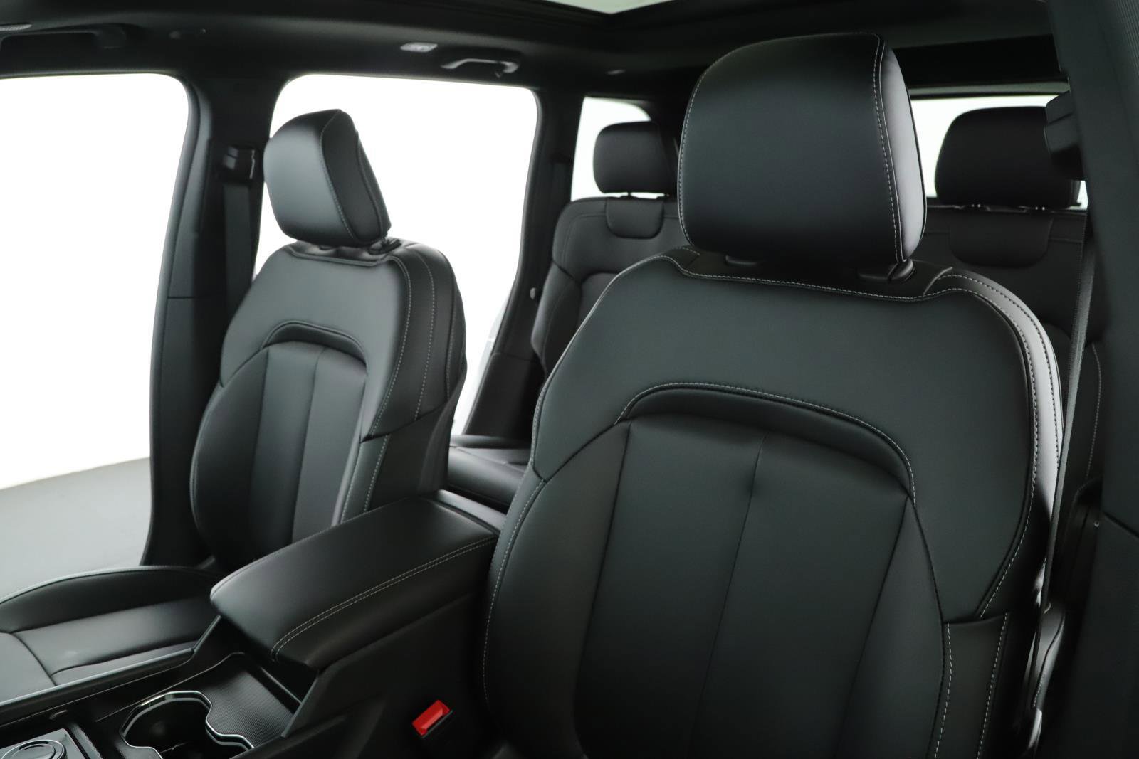 New 2026 Jeep Grand Cherokee Limited w/ Limited Altitude Package image 4