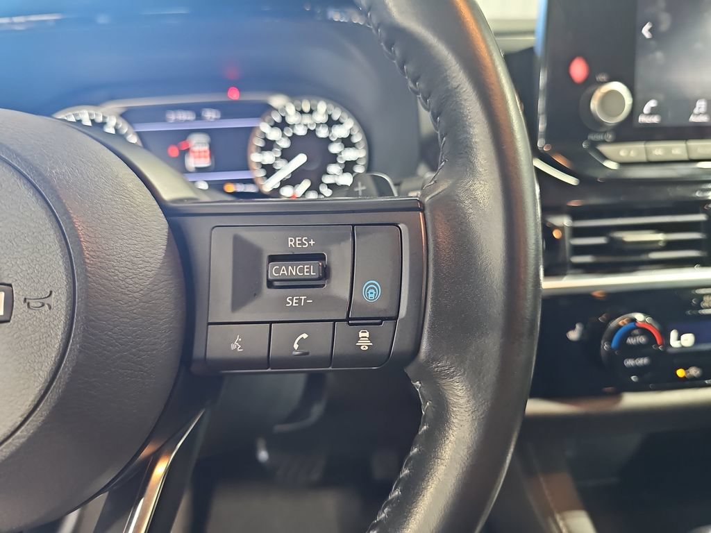 Used 2024 Nissan Pathfinder SV AWD/4WD image 18