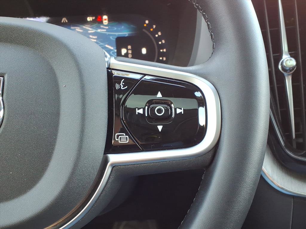 Certified 2025 Volvo XC60 B5 Plus image 25