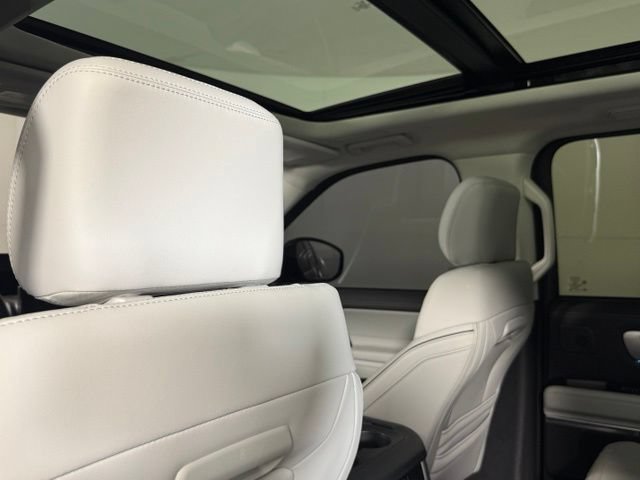Used 2025 Ford Expedition Platinum w/ Platinum Ultimate Package AWD/4WD image 25
