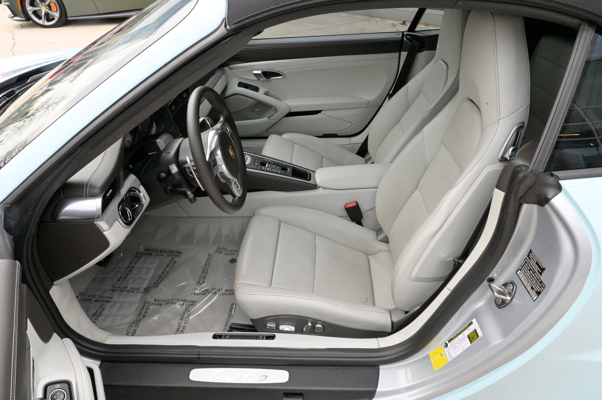 Used 2015 Porsche 911 Turbo image 17