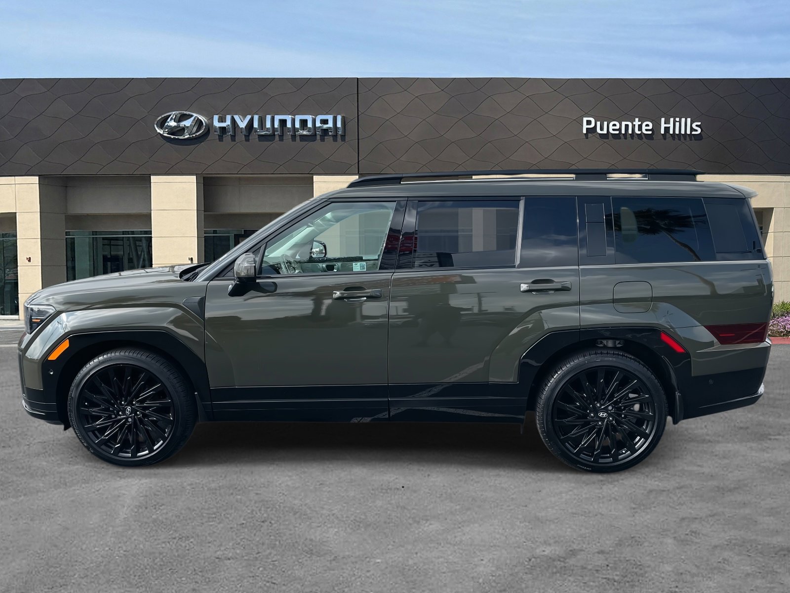 Used 2024 Hyundai Santa Fe Calligraphy image 3