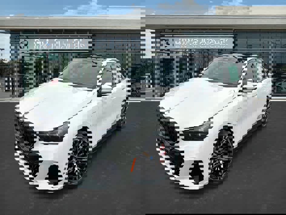 Used 2026 BMW 550e xDrive image 4