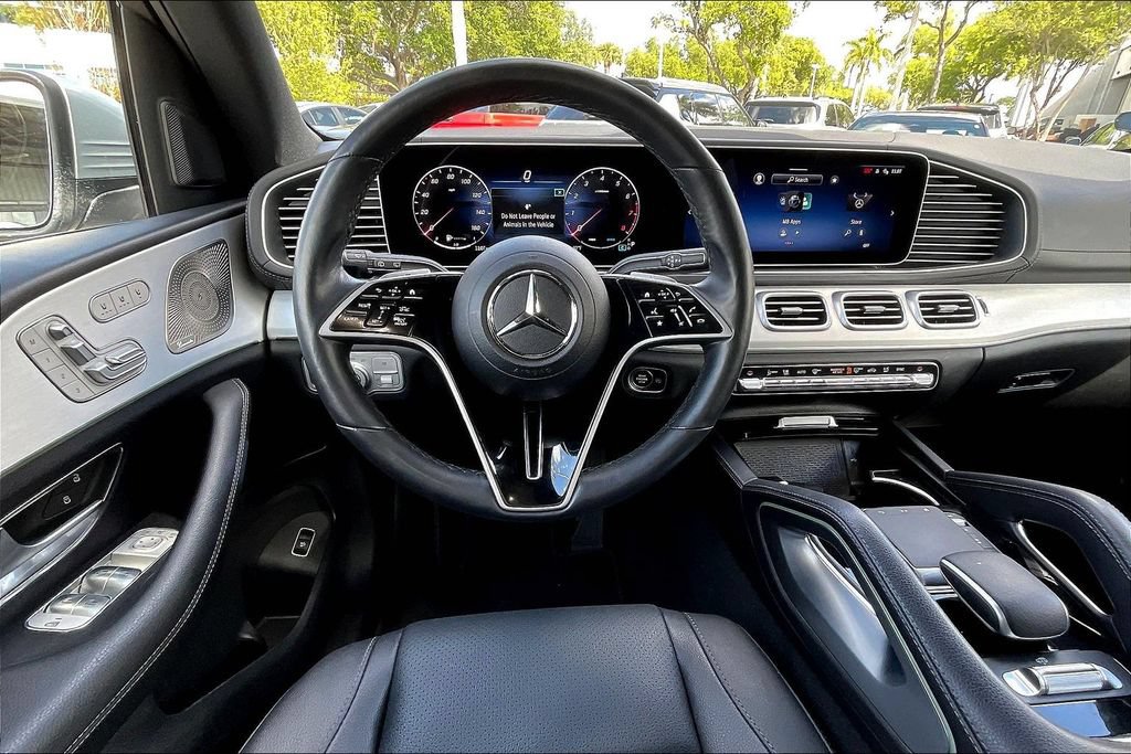 Used 2025 Mercedes-Benz GLS 450 4MATIC image 5