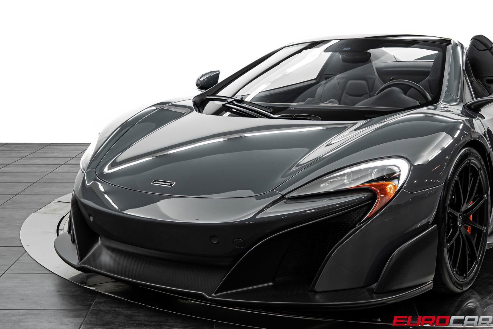 Used 2016 McLaren 675LT Spider RWD image 18