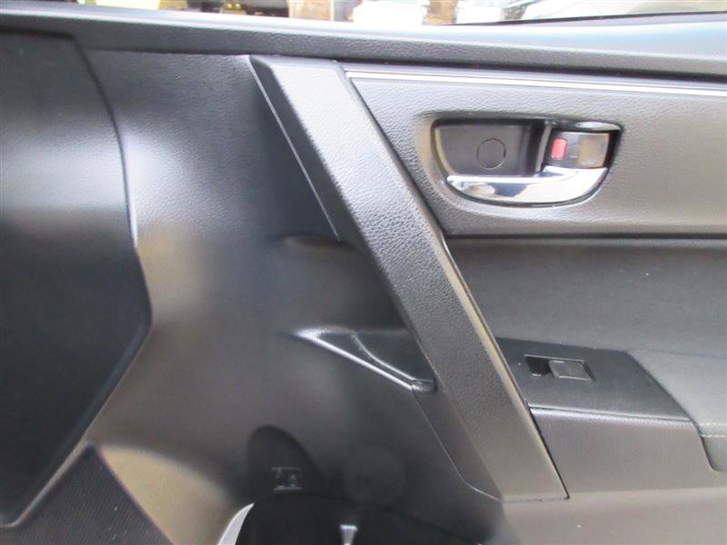 Used 2018 Toyota Corolla LE image 24