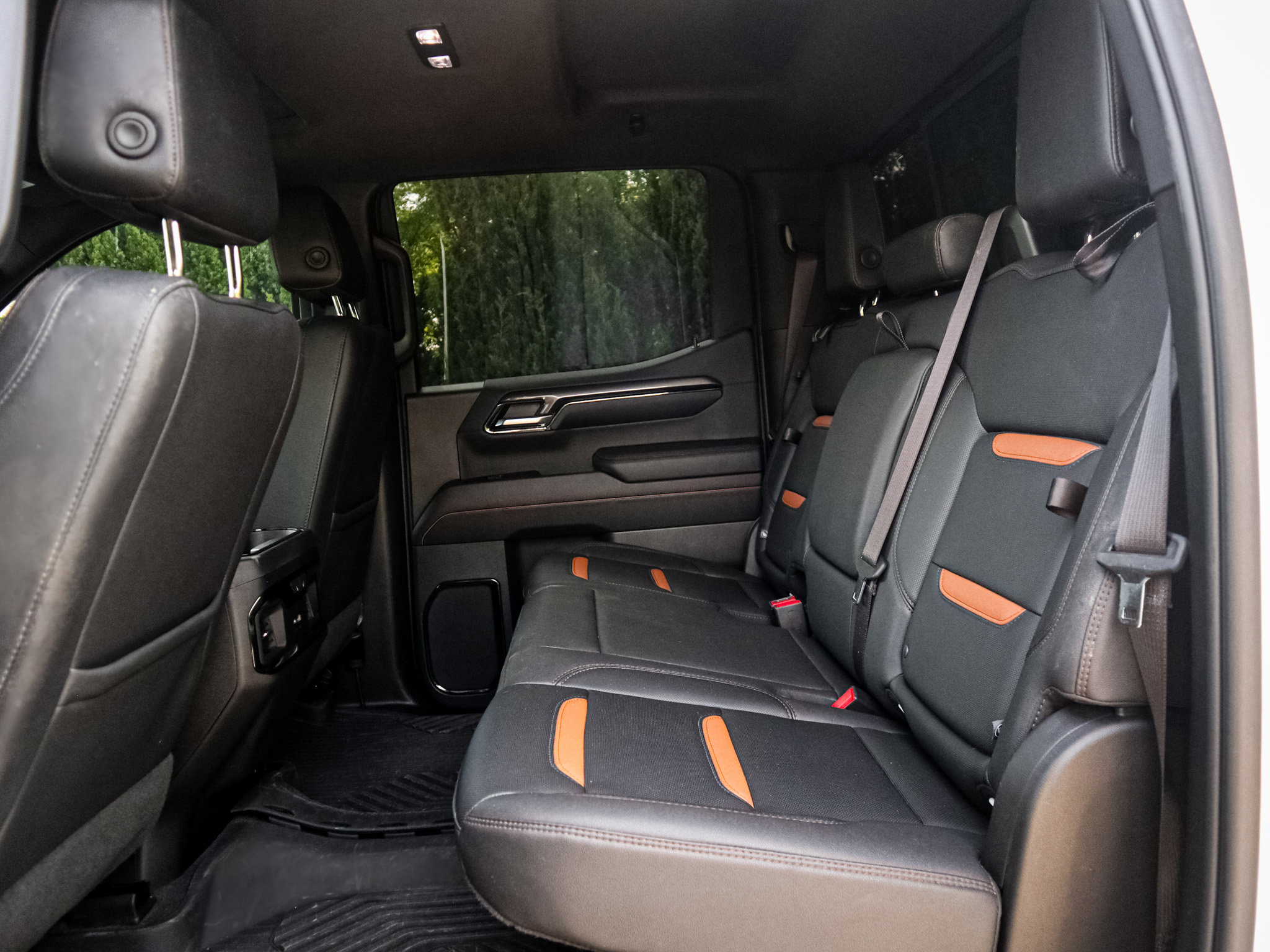 Used 2023 GMC Sierra 1500 AT4 w/ Technology Package AWD/4WD image 8