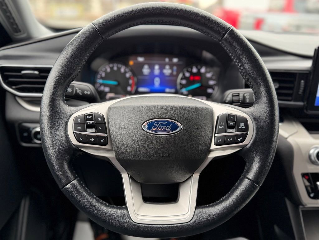 Used 2022 Ford Explorer XLT w/ Equipment Group 202A image 13