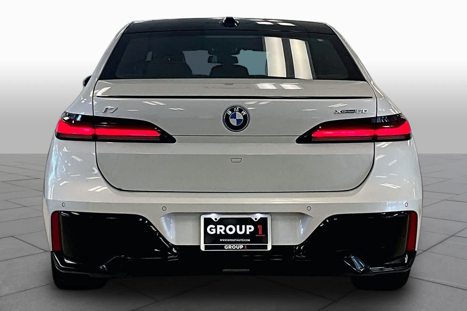 Used 2025 BMW i7 xDrive60 AWD/4WD image 4