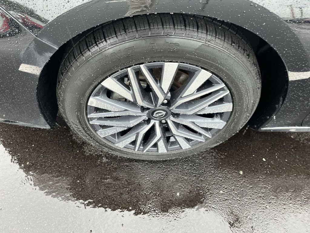 Used 2025 Nissan Altima 2.5 SV FWD image 12