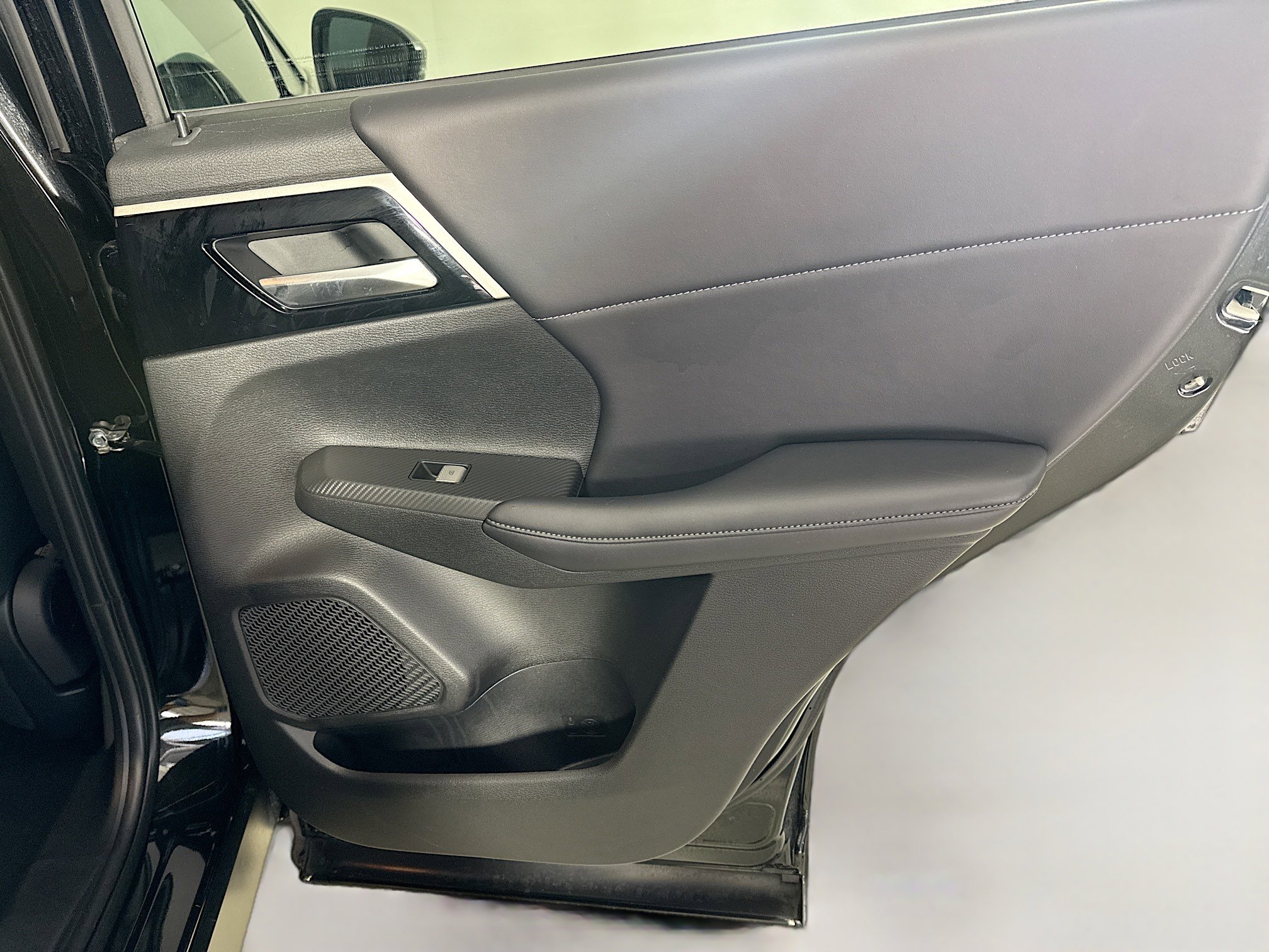 Used 2023 Mitsubishi Outlander SE image 28